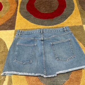 Marc Jacobs Low Rise Mini Denim Jean Skirt Frayed Loose Button Size 10 Women’s